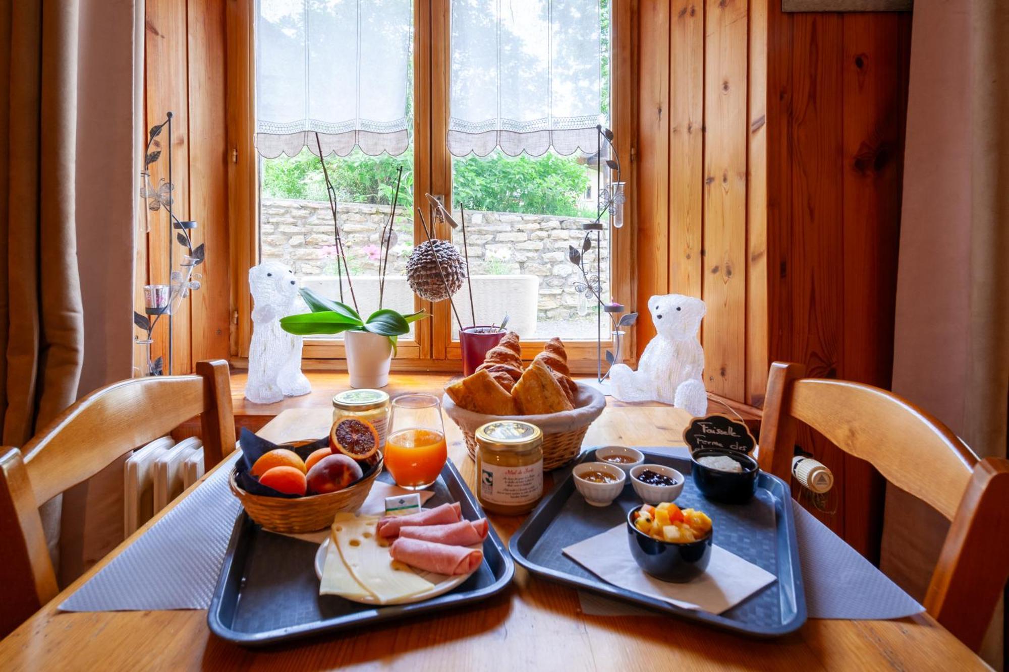 Auberge Des Montauds - Hotel & Restaurant Villard-de-Lans Esterno foto