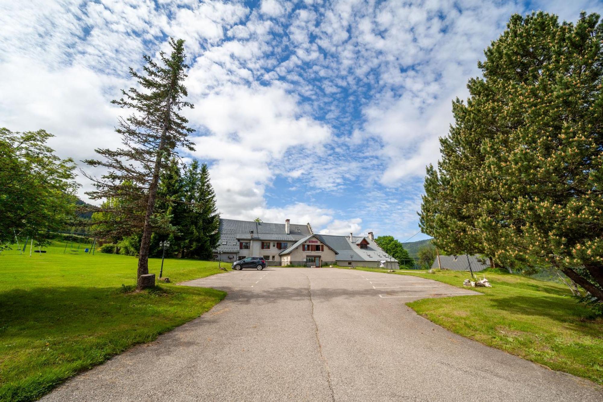 Auberge Des Montauds - Hotel & Restaurant Villard-de-Lans Esterno foto